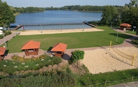 boisko do siatk&oacute;wki na plaży w Bysławiu