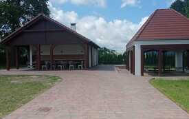 Widok na zaplecze pola namiotowego i ognisko