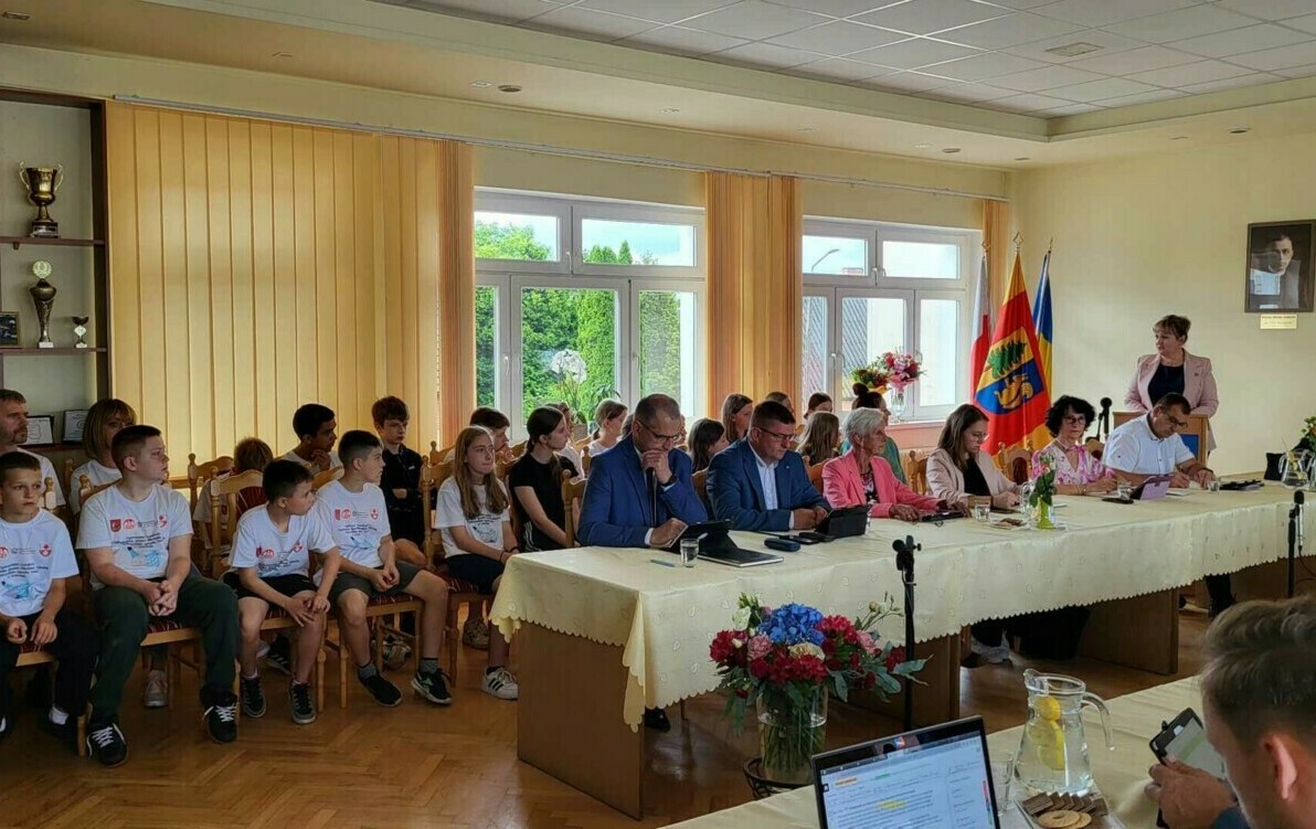 Zdjęcie do UROCZYSTE WYRÓŻNIENIE UCZNIÓW SZKOŁY PODSTAWOWEJ Z LUBIEWA