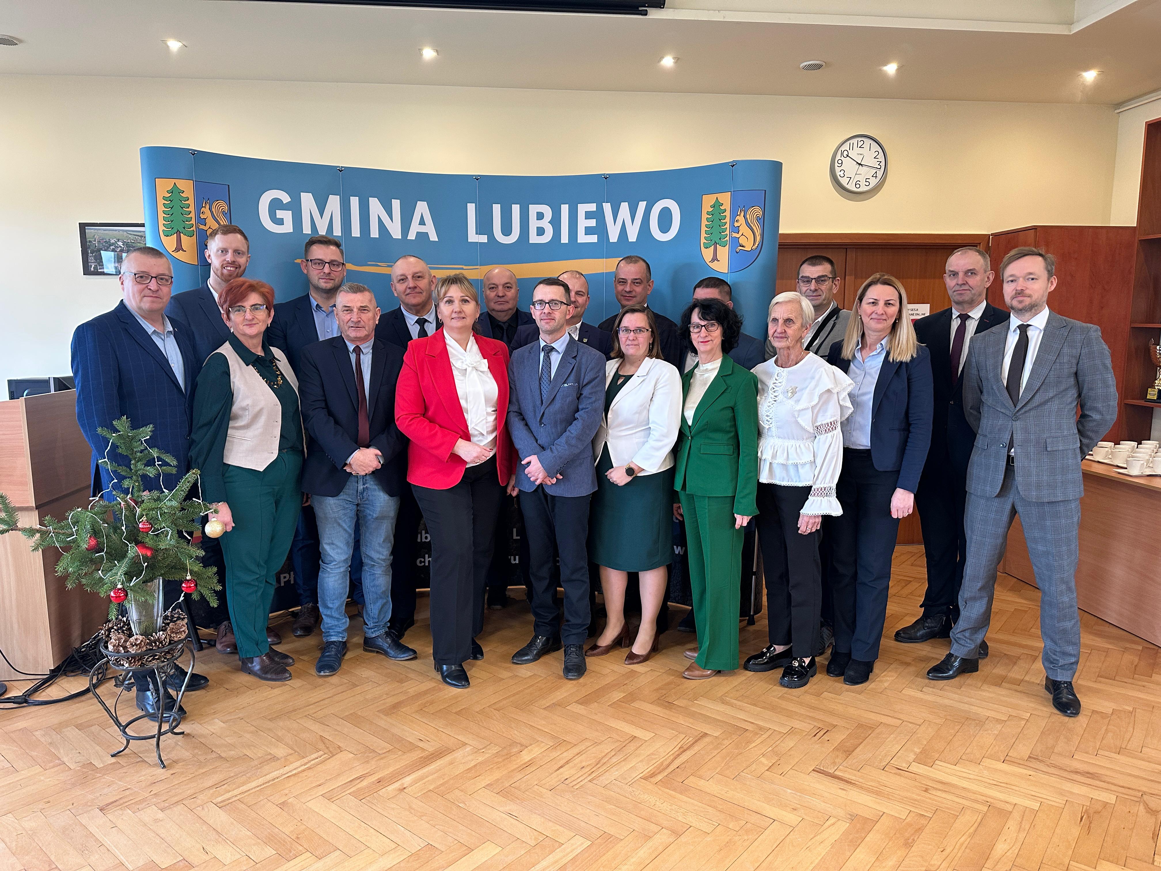 Fotografia pamiątkowa - Władze samorządowe i&nbsp;Radni Rady Gminy Lubiewo