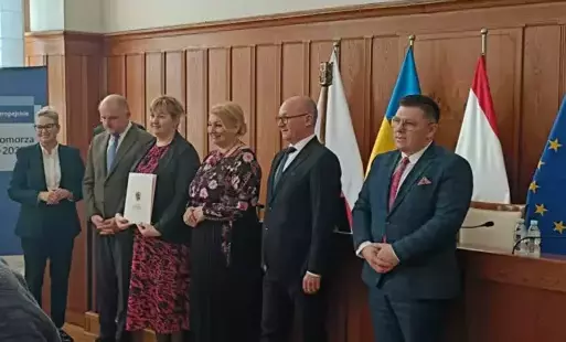 Zdjęcie do Uroczyste wręczenie potwierdzenia zawarcia umowy dla projektu pn. &bdquo;Organizacja zajęć pozalekcyjnych rozwijających kompetencje kluczowe w szkołach podstawowych prowadzonych przez Gminę Lubiewo&rdquo;